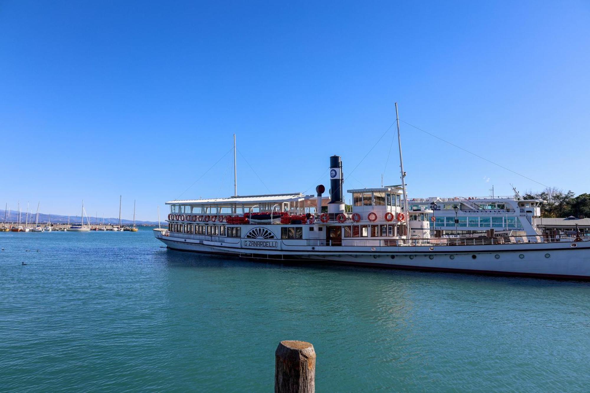 Appartamento Nel centro di Desenzano Desenzano del Garda Esterno foto